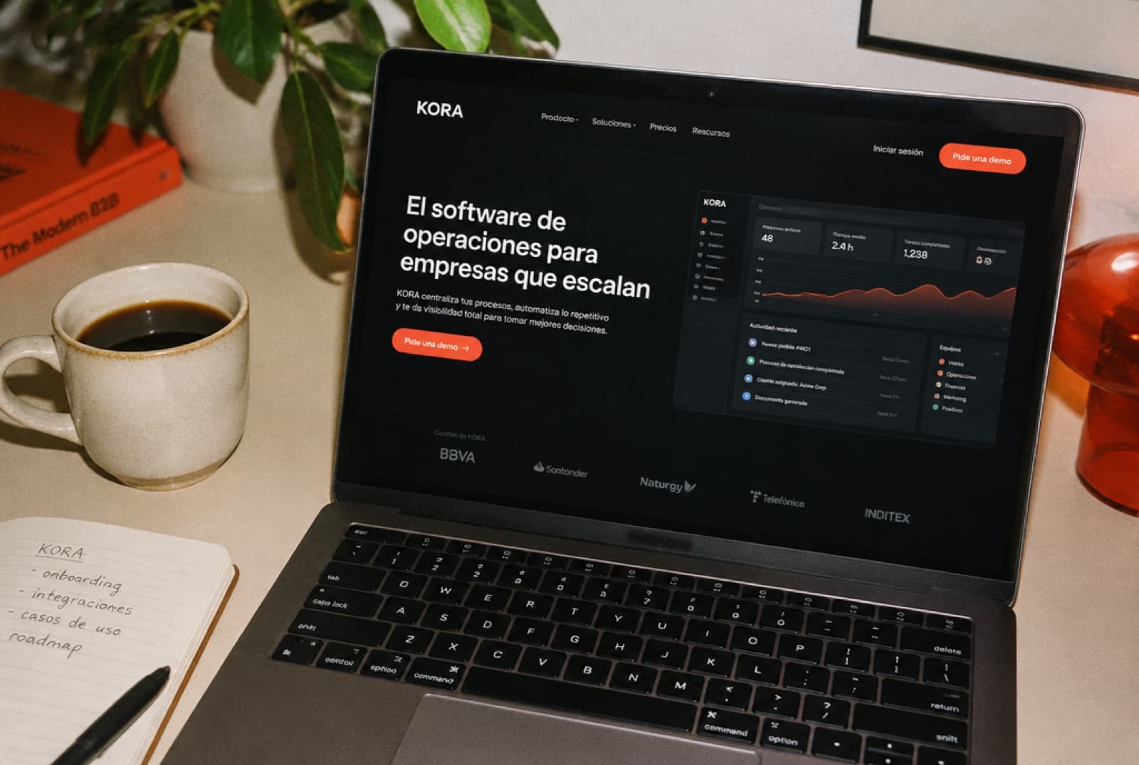 Nueva web del software abierta en un portátil, con el botón para pedir demo